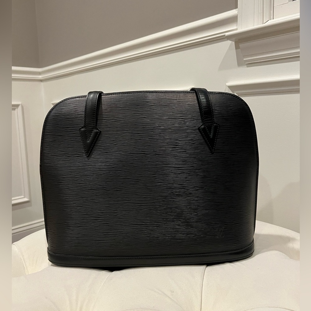 Preowned Louis Vuitton Epi Lussac black